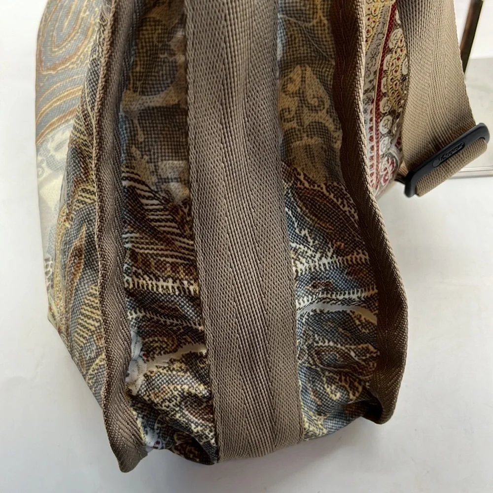 LeSportsac Large Gray Printed Hobo Nylon Crossbody Bag. NYB1719